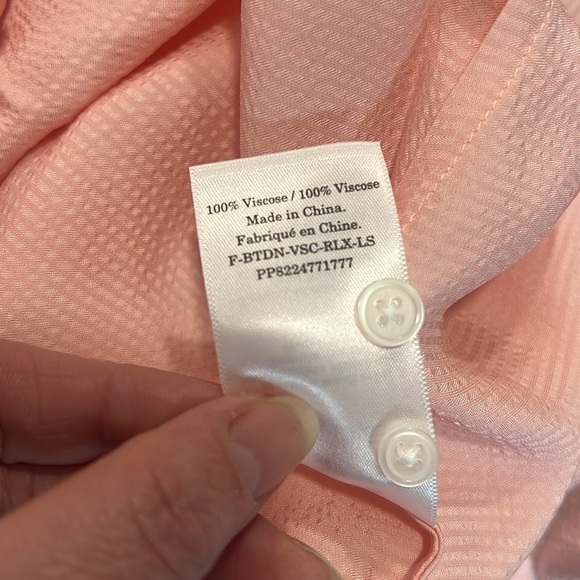 Everlane Pink Textured Button Down Blouse Size 2 - Picture 8 of 8